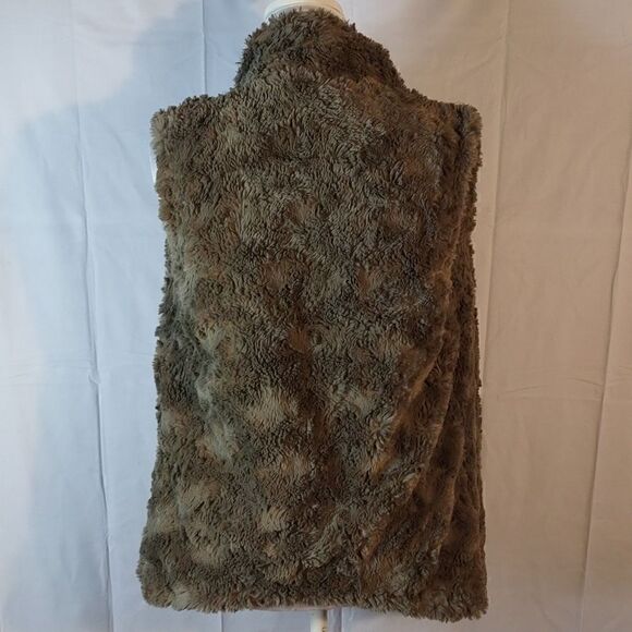 DylanâbyâTrueâGritâFauxâFurâWomen's Vest - Picture 4 of 7